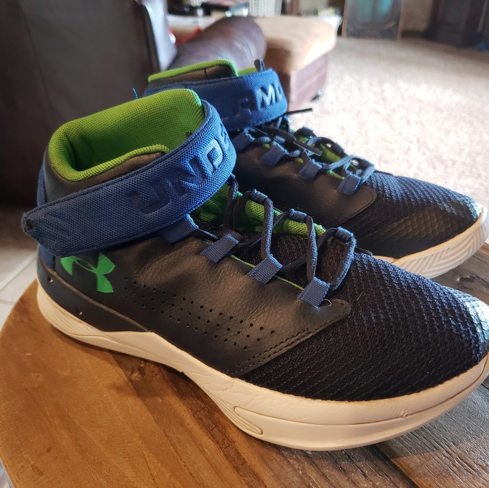 Under Armour mid tops Size 6